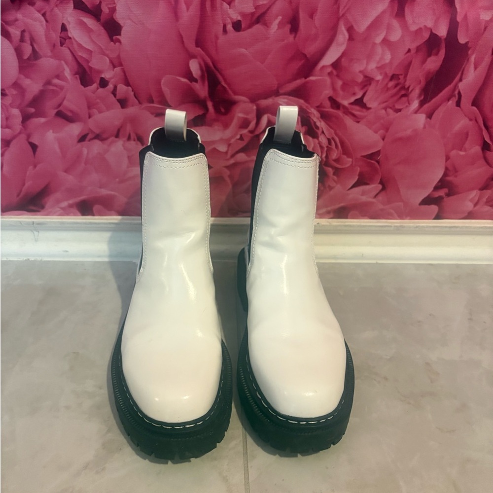 Circus by Sam Edelman white platform boot